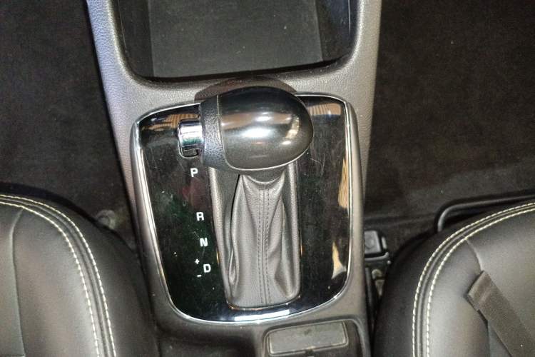 Used Kia K3 2016 1.6L Automatic GL Gear Lever