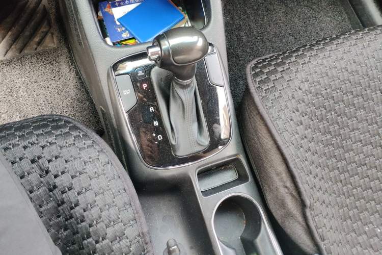 Used Kia K3 2016 1.6L Automatic GLS Gear Lever