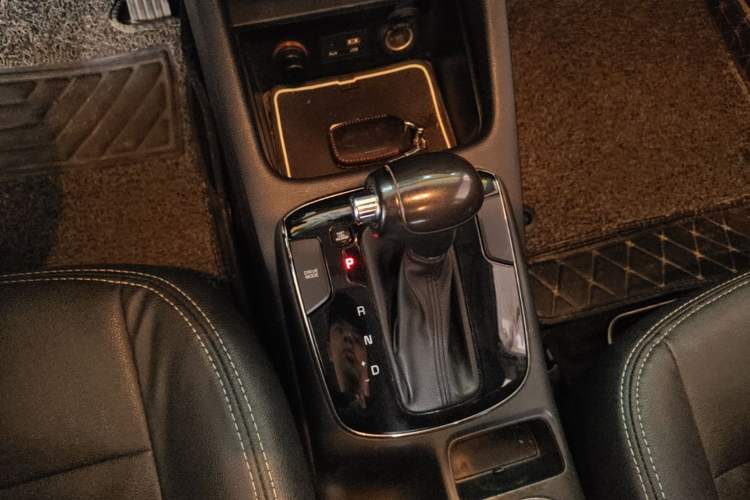 Used Kia K3 2016 1.6L Automatic GLS Gear Lever