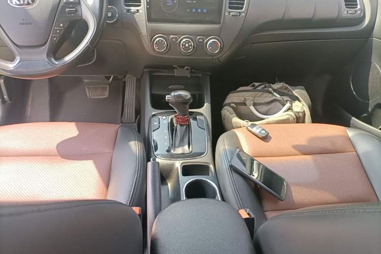 Used Kia K3 2016 1.6L Automatic GLS Gear Lever