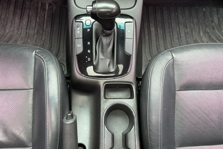 Used Kia K3 2016 1.6L Automatic GLS Gear Lever