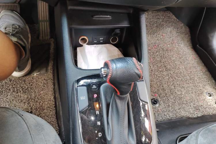 Used Kia K3 2016 1.6L Automatic GLS Gear Lever