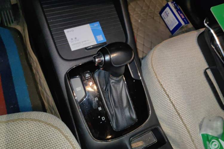Used Kia K3 2016 1.6L Automatic GLS Gear Lever