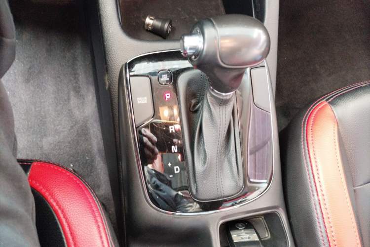 Used Kia K3 2016 1.6L Automatic GLS Gear Lever
