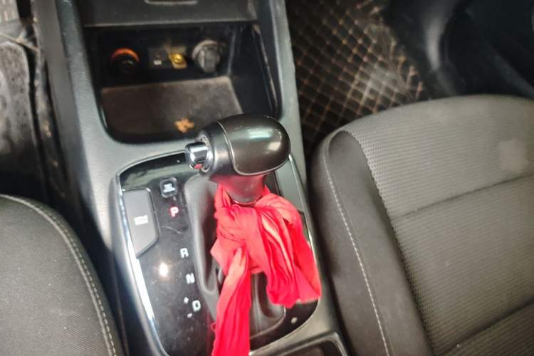 Used Kia K3 2016 1.6L Automatic GLS Gear Lever