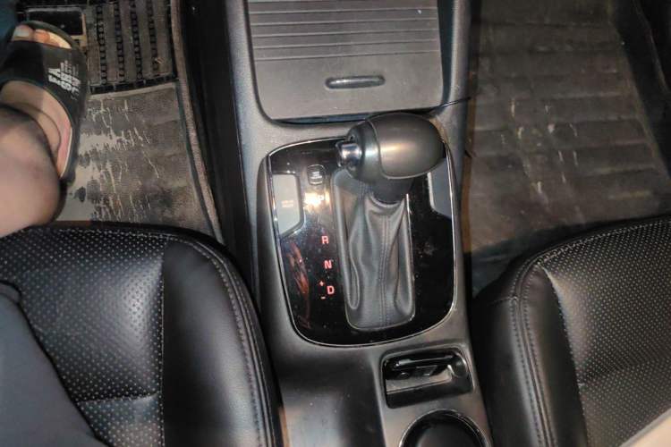 Used Kia K3 2016 1.6L Automatic GLS Gear Lever