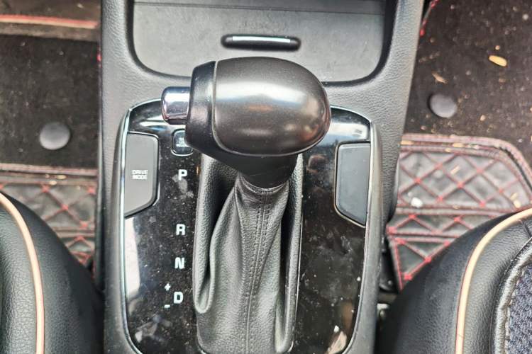 Used Kia K3 2016 1.6L Automatic GLS Gear Lever