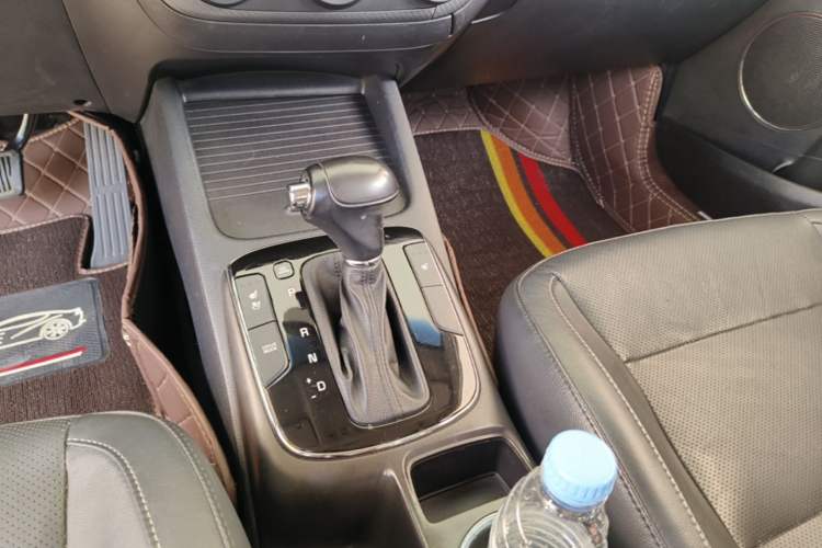 Used Kia K3 2016 1.6L Automatic GLS Gear Lever