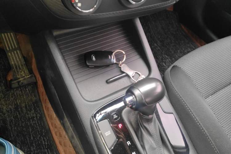 Used Kia K3 2016 1.6L Automatic GLS Gear Lever