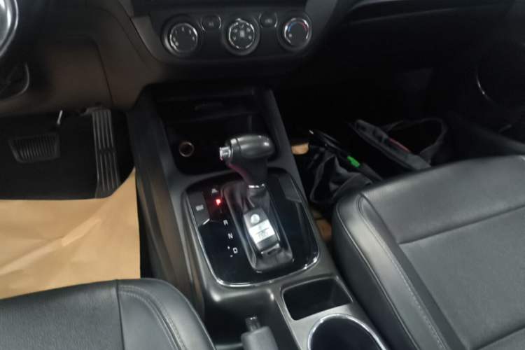 Used Kia K3 2016 1.6L Automatic GLS Gear Lever