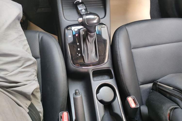 Used Kia K3 2016 1.6L Automatic GLS Gear Lever
