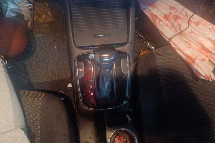 Used Kia K3 2016 1.6L Automatic GLS Gear Lever