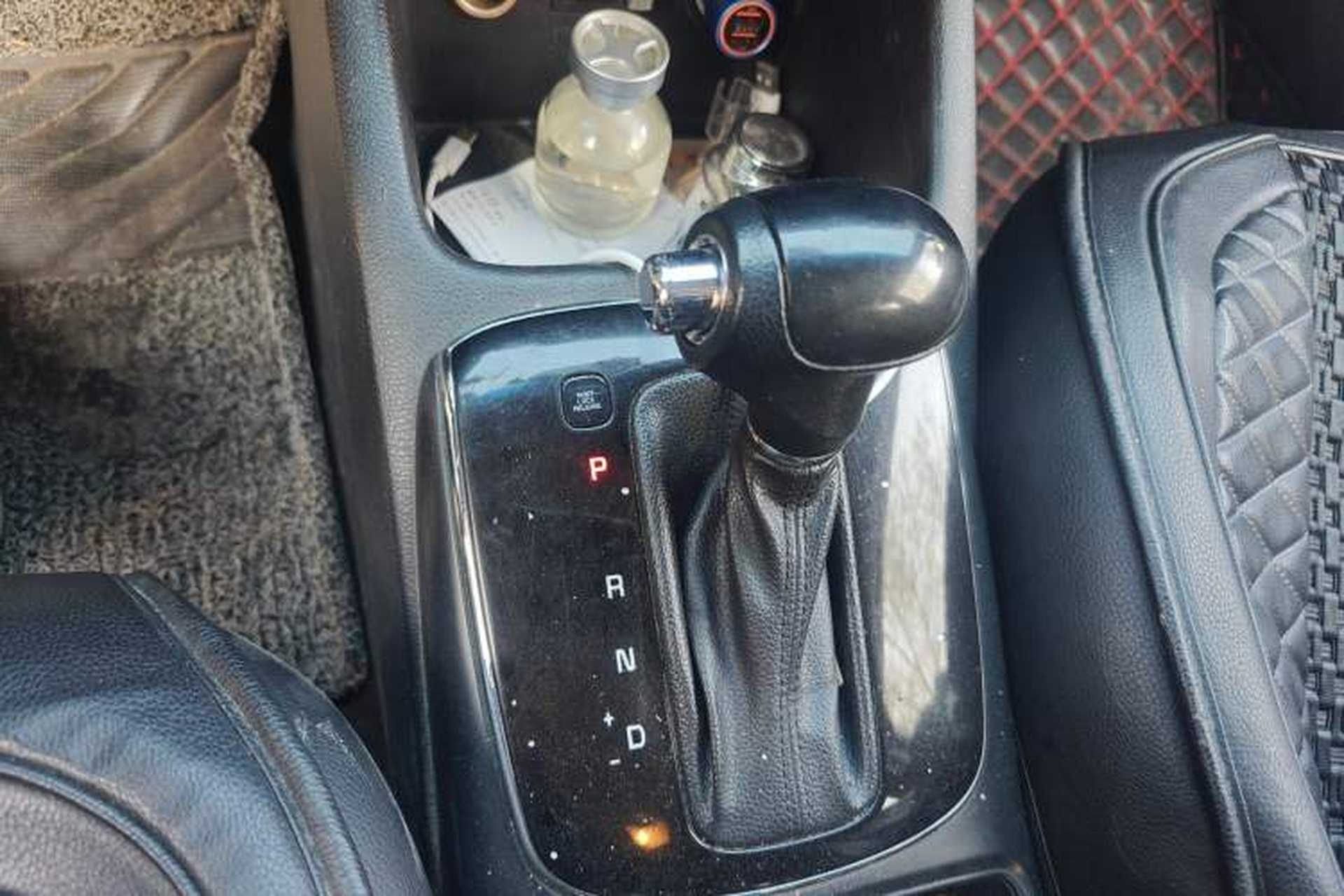 Used Kia K3 2016 1.6L Automatic DLX Gear Lever