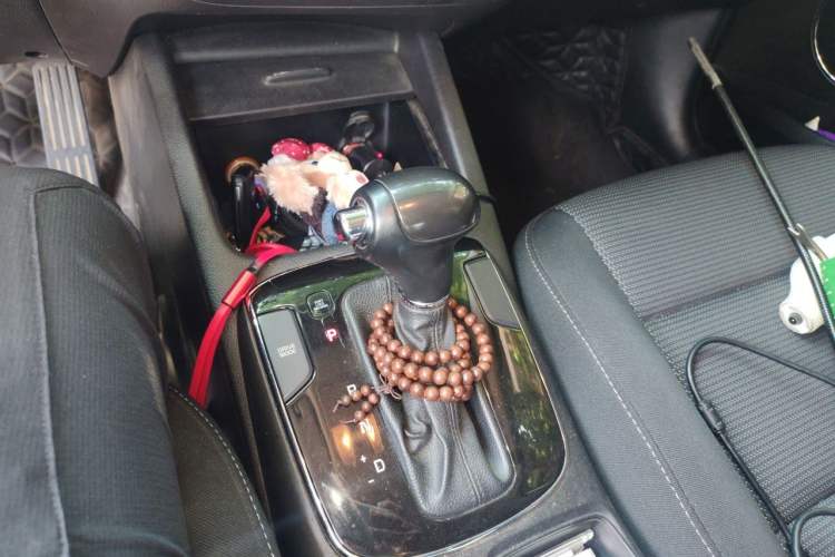 Used Kia K3 2016 1.6L Automatic GLS Gear Lever