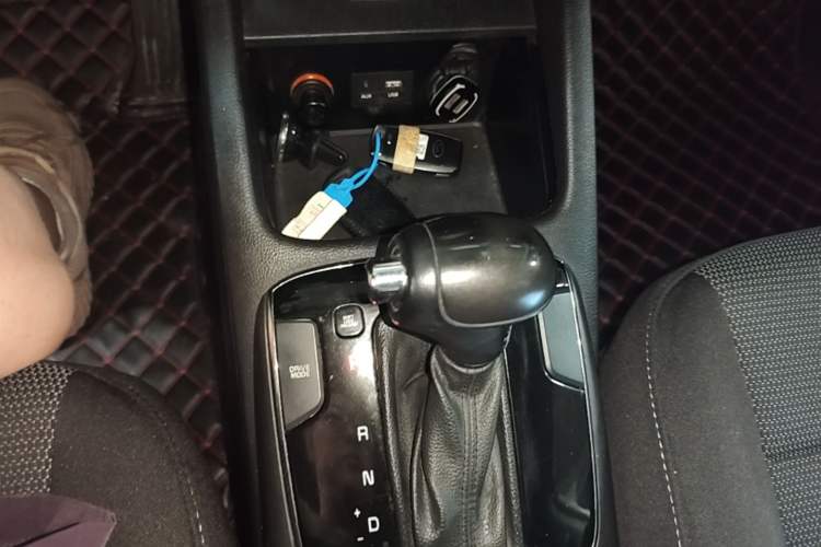 Used Kia K3 2016 1.6L Automatic GLS Gear Lever