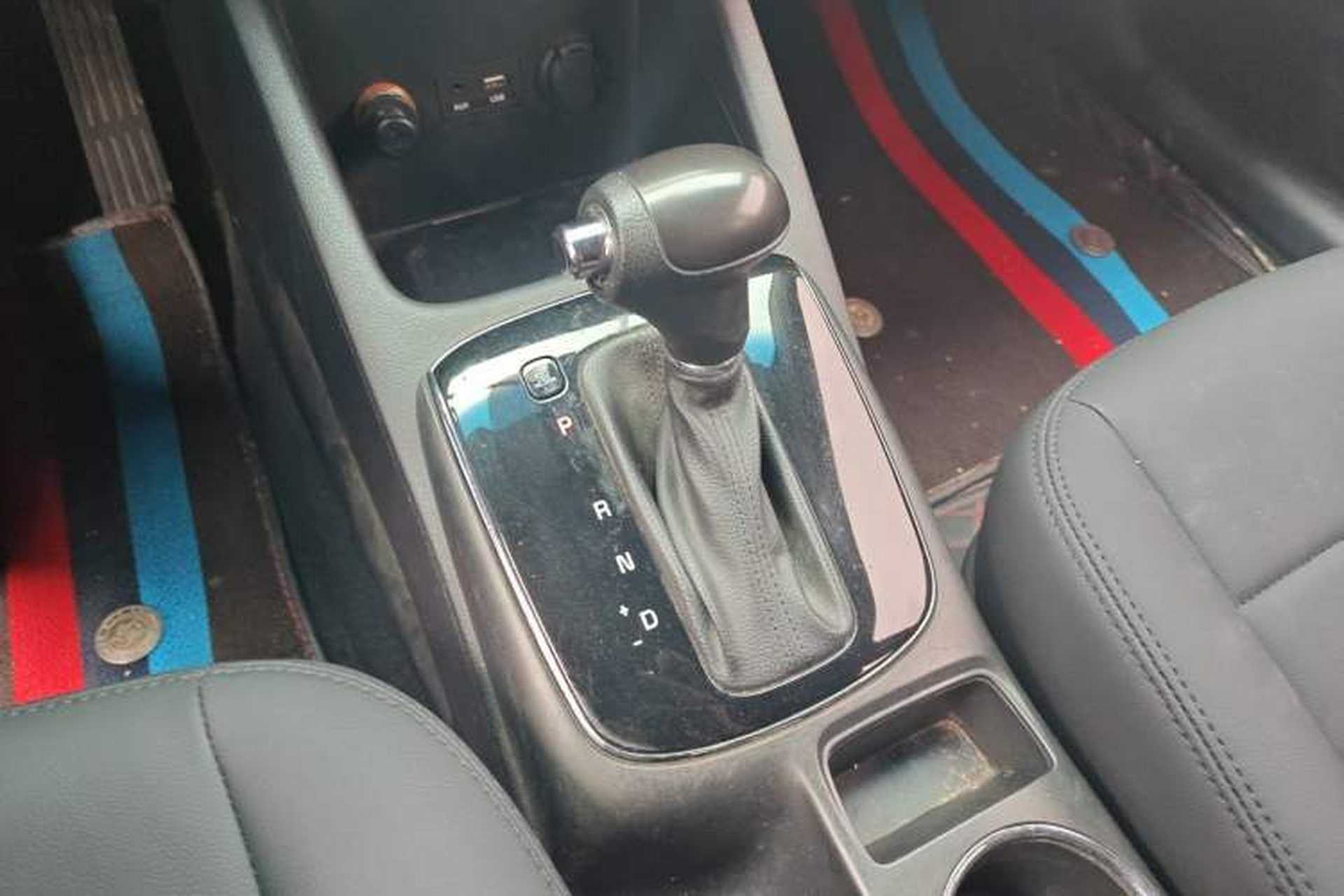 Used Kia K3 2016 1.6L Automatic GLS Gear Lever