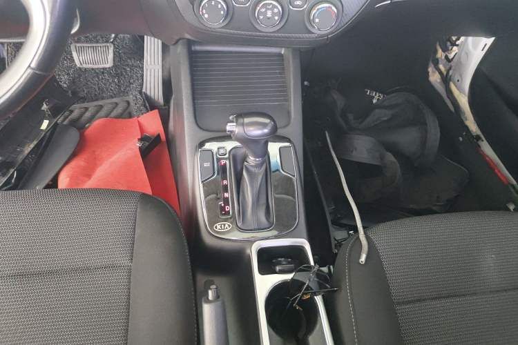 Used Kia K3 2016 1.6L Automatic GLS Gear Lever