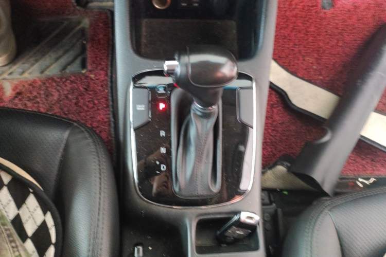 Used Kia K3 2016 1.6L Automatic GLS Gear Lever