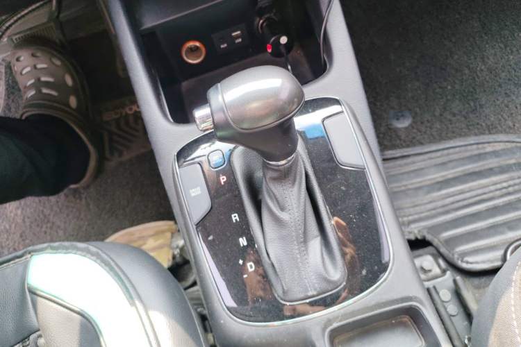 Used Kia K3 2016 1.6L Automatic GLS Gear Lever