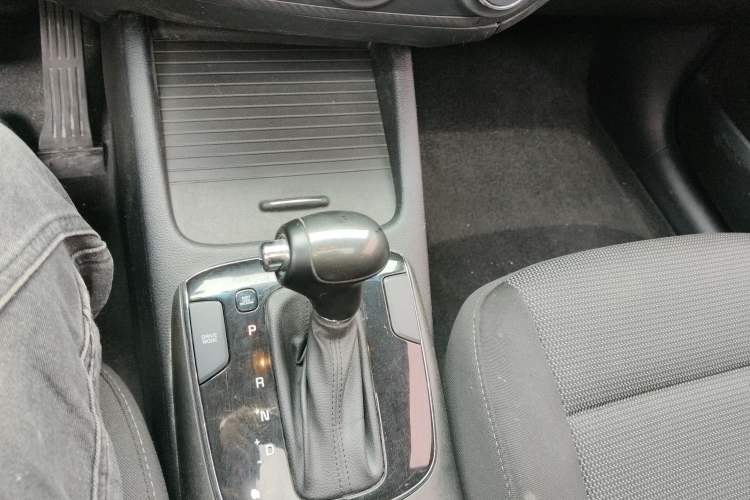 Used Kia K3 2016 1.6L Automatic GLS Gear Lever