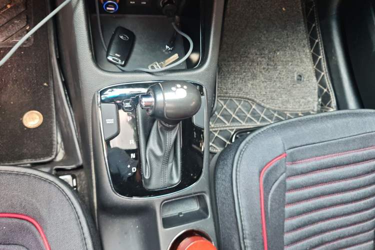 Used Kia K3 2016 1.6L Automatic GLS Gear Lever