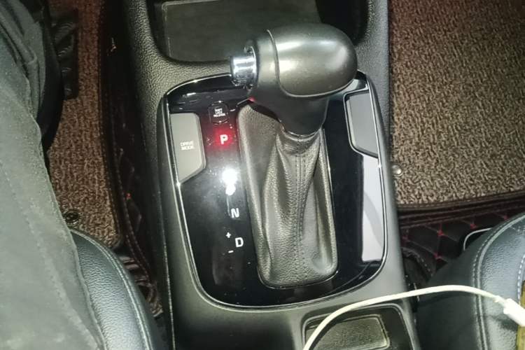 Used Kia K3 2016 1.6L Automatic DLX Gear Lever