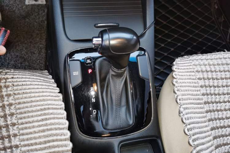 Used Kia K3 2016 1.6L Automatic GLS Gear Lever