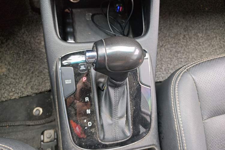 Used Kia K3 2016 1.6L Automatic GLS Gear Lever