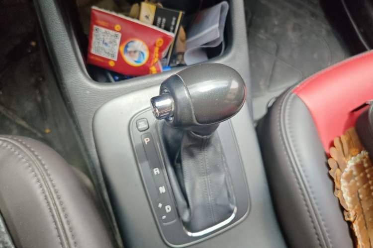 Used Kia K3 2016 1.6L Automatic GLS Gear Lever