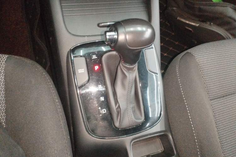 Used Kia K3 2016 1.6L Automatic GLS Gear Lever