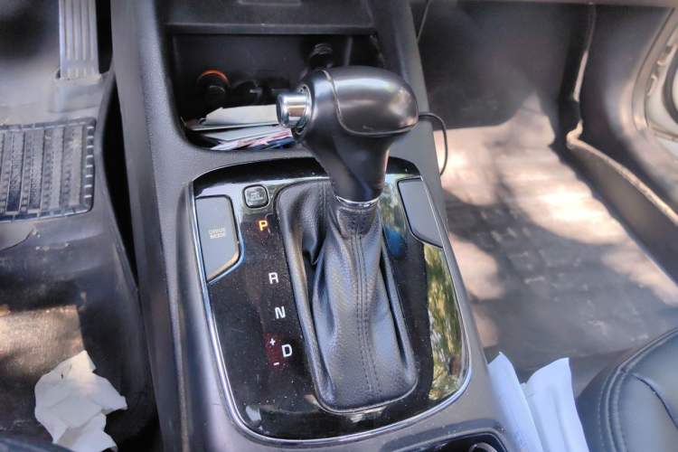 Used Kia K3 2016 1.6L Automatic GLS Gear Lever
