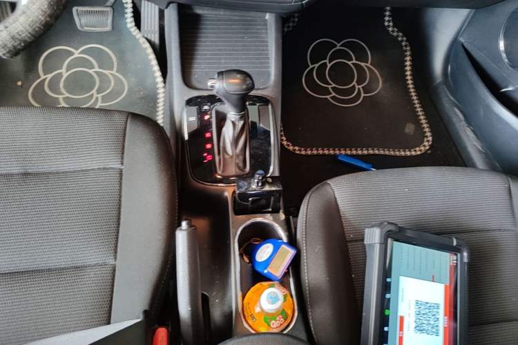 Used Kia K3 2016 1.6L Automatic GLS Gear Lever