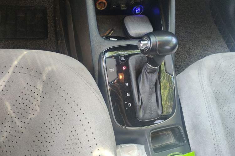 Used Kia K3 2016 1.6L Automatic GLS Gear Lever
