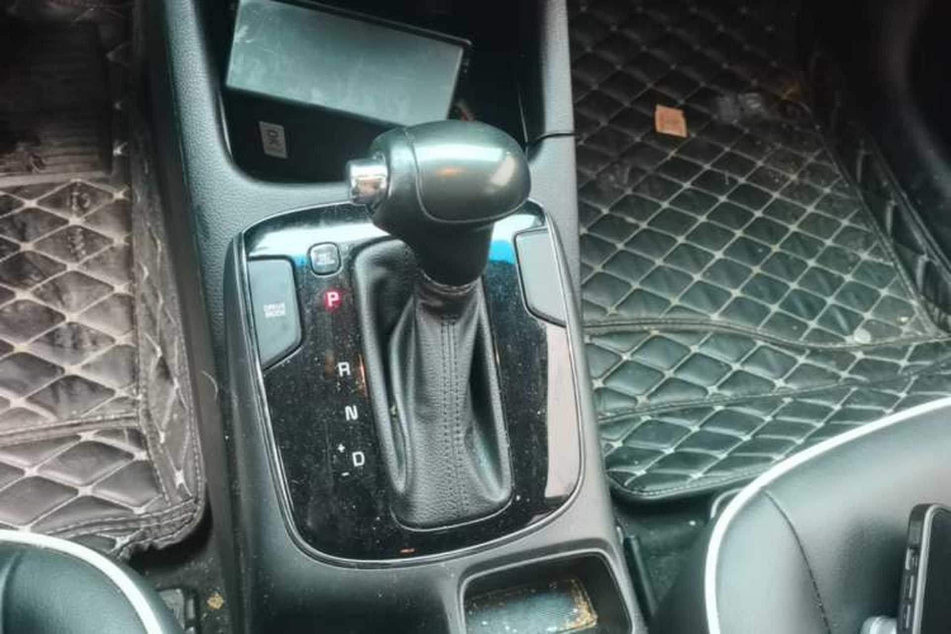 Used Kia K3 2016 1.6L Automatic GLS Gear Lever