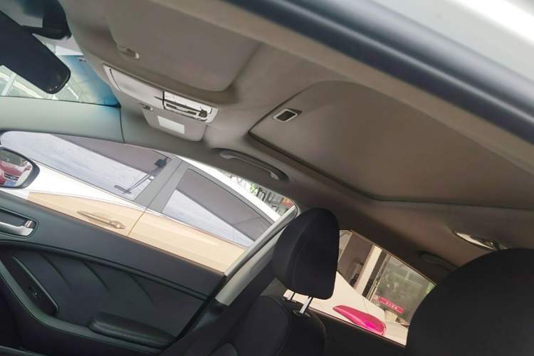 Used Kia K3 2016 1.6L Automatic GLS Headliner