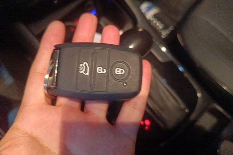 Used Kia K3 2016 1.6L Automatic GLS Interior 1