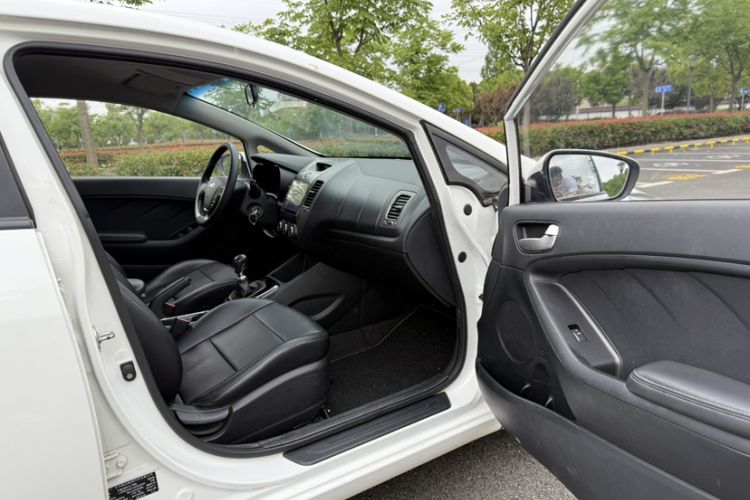 Used Kia K3 2016 1.6L Manual GL Interior 11