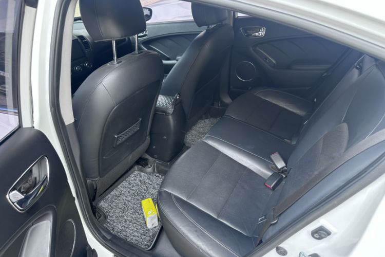 Used Kia K3 2016 1.6L Automatic GLS Interior 4