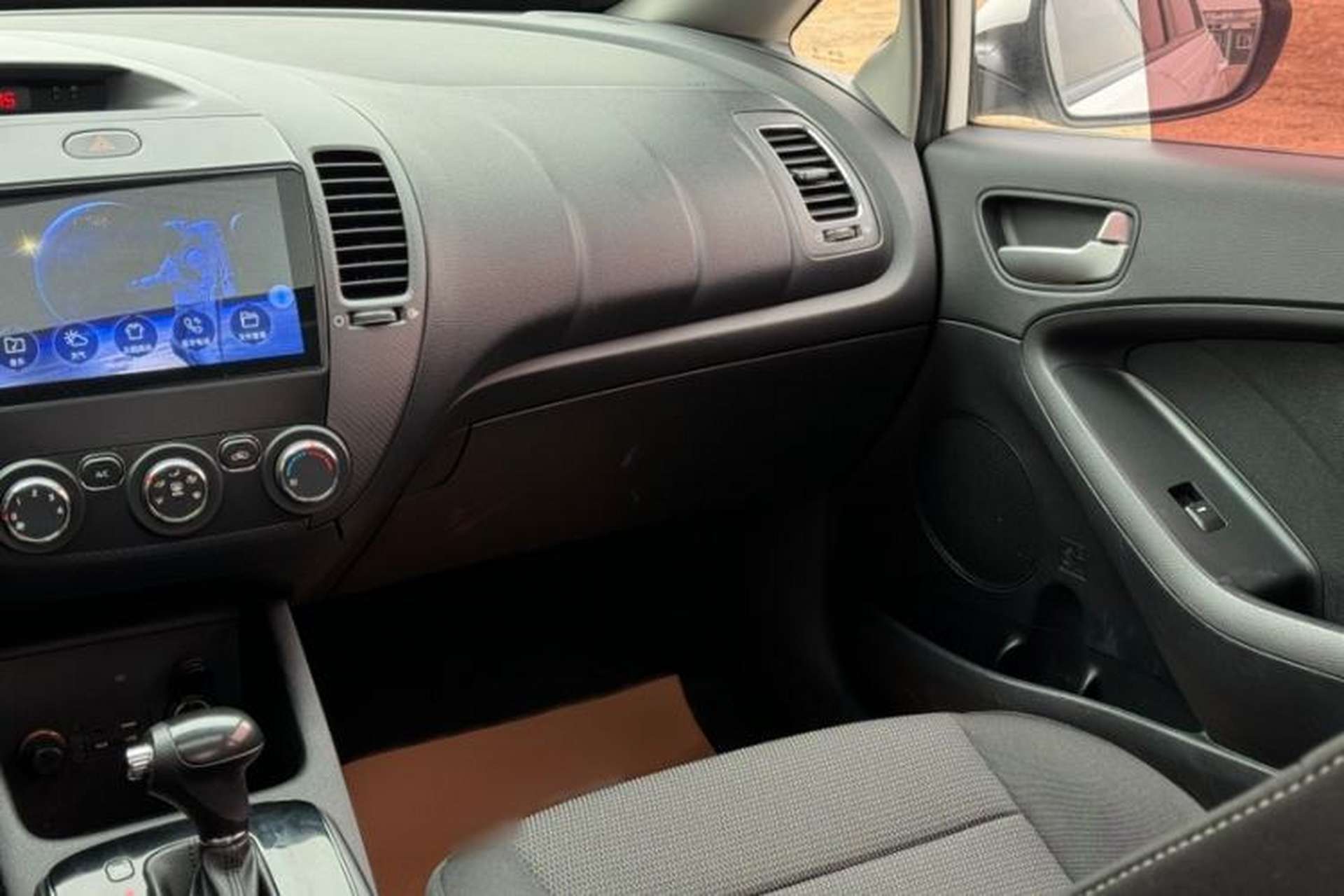 Used Kia K3 2016 1.6L Automatic with Sunroof Interior 5