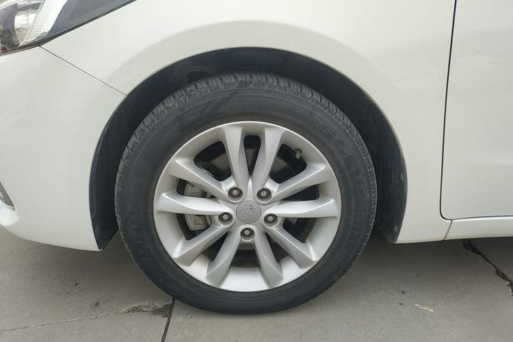 Used Kia K3 2016 1.6L Automatic GLS Left Front Wheel Hub