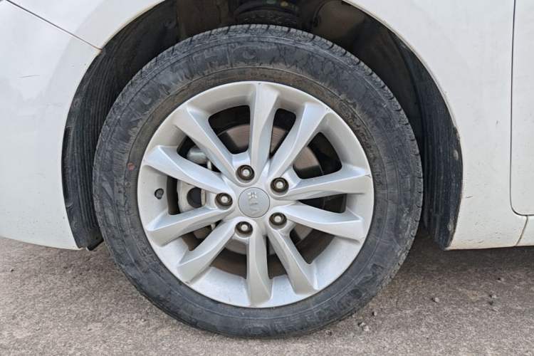 Used Kia K3 2016 1.6L Automatic GL Left Front Wheel Hub