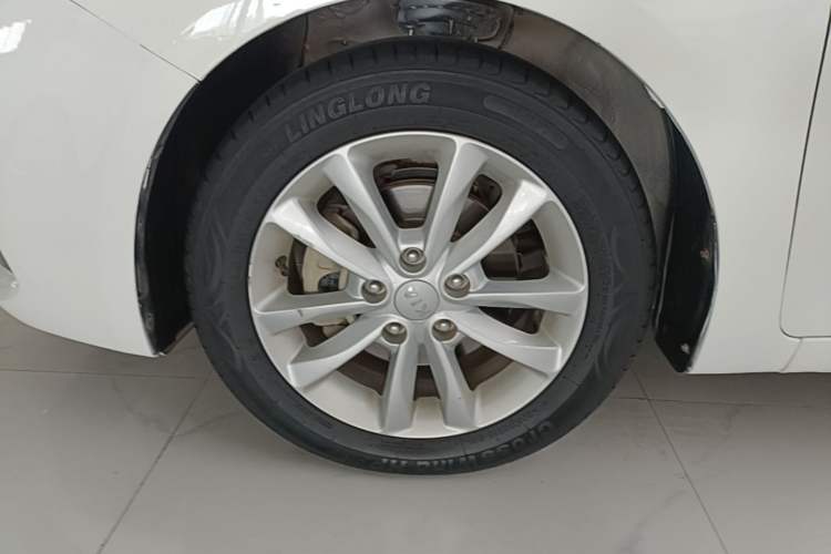 Used Kia K3 2016 1.6L Automatic GLS Left Front Wheel Hub