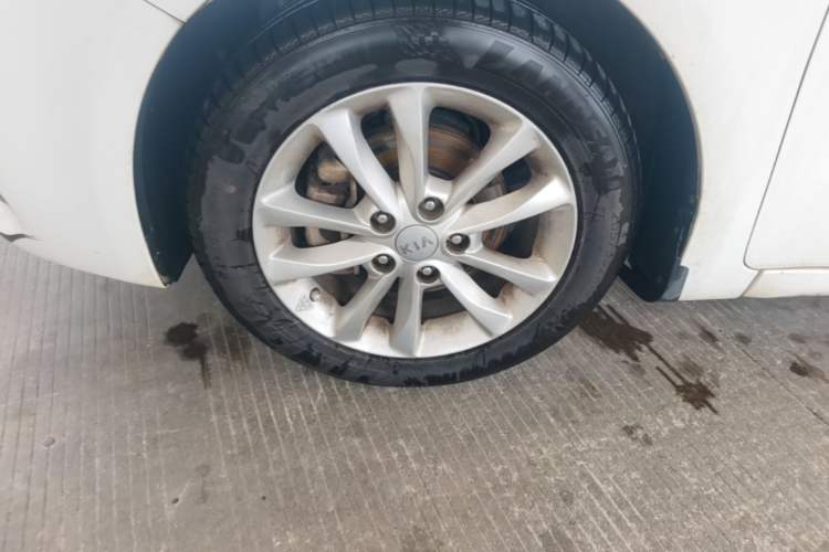 Used Kia K3 2016 1.6L Automatic GLS Left Front Wheel Hub