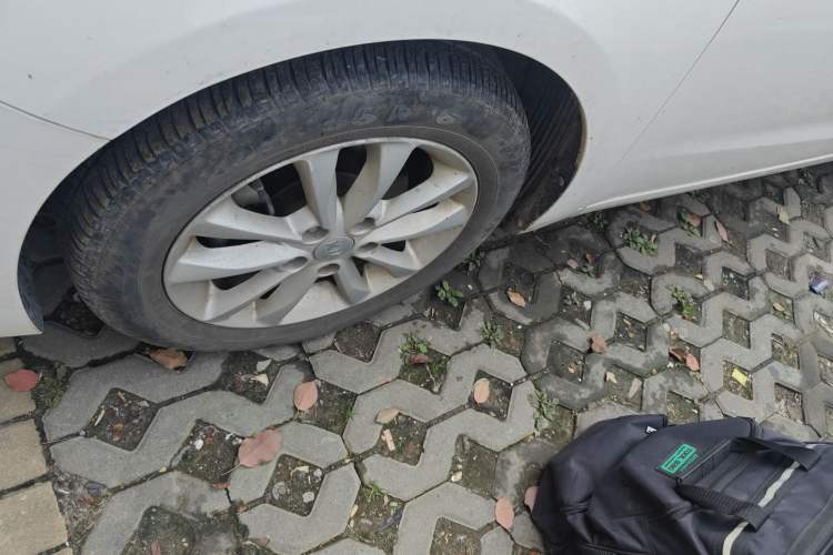 Used Kia K3 2016 1.6L Manual GLS Left Front Wheel Hub