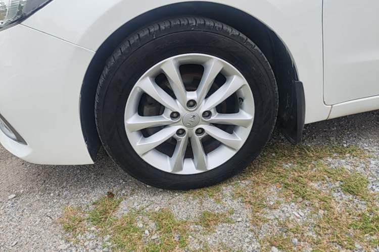 Used Kia K3 2016 1.6L Automatic GLS Left Front Wheel Hub