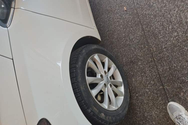 Used Kia K3 2016 1.6L Automatic GLS Left Front Wheel Hub