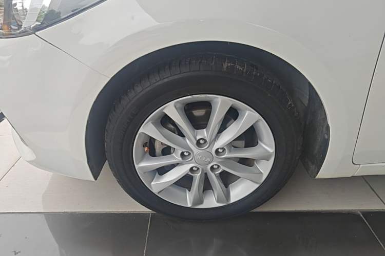 Used Kia K3 2016 1.6L Automatic GL Left Front Wheel Hub