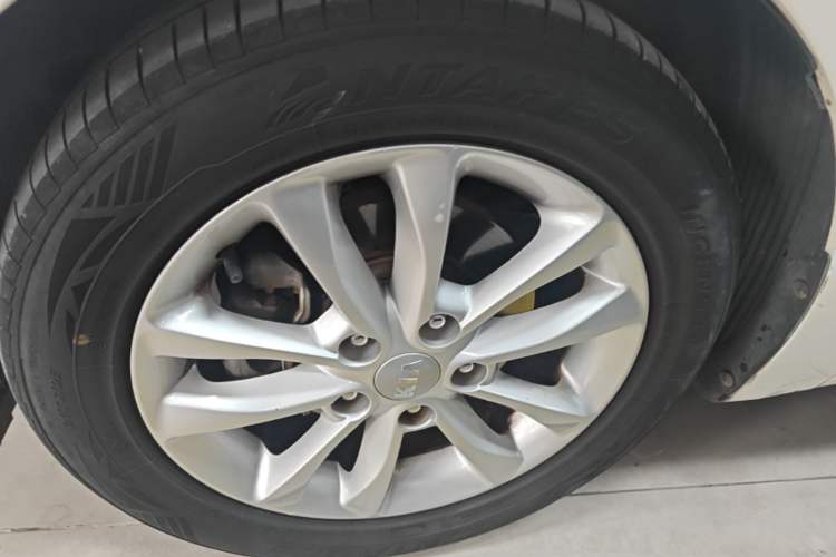 Used Kia K3 2016 1.6L Automatic GL Left Front Wheel Hub