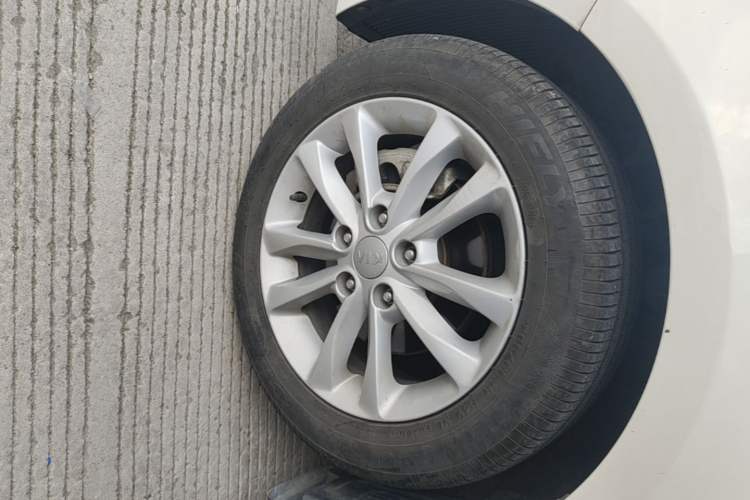 Used Kia K3 2016 1.6L Automatic GL Left Front Wheel Hub