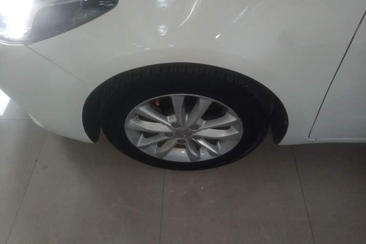 Used Kia K3 2016 1.6L Automatic GLS Left Front Wheel Hub